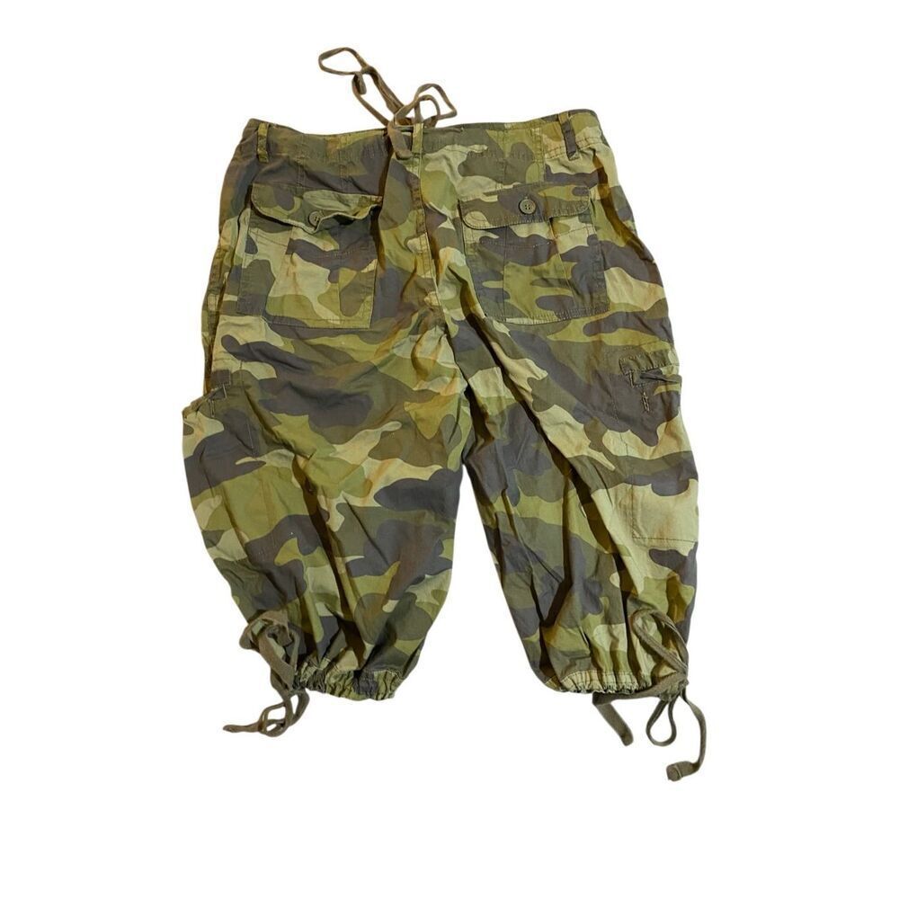Forever 21 women’s cargo camo Capri pants XS